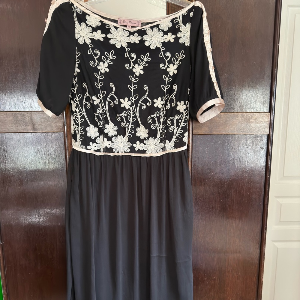 Black & white young essence dress